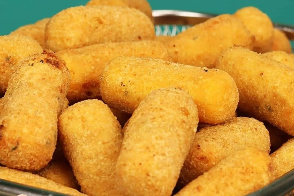 Receita coringa de massa para salgado frito que fica sequinha por fora e macia por dentro