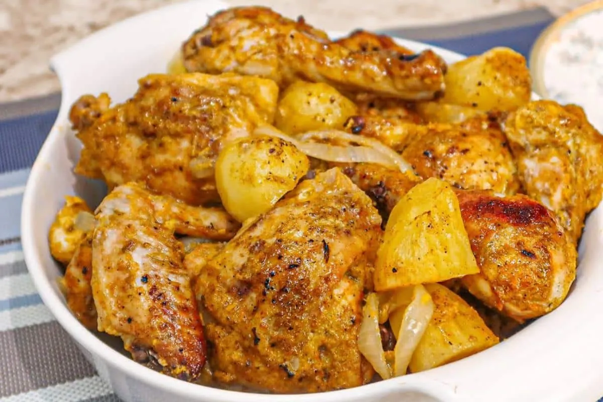 Receita da minha mãe para fazer frango assado com batatas para o almoço de domingo