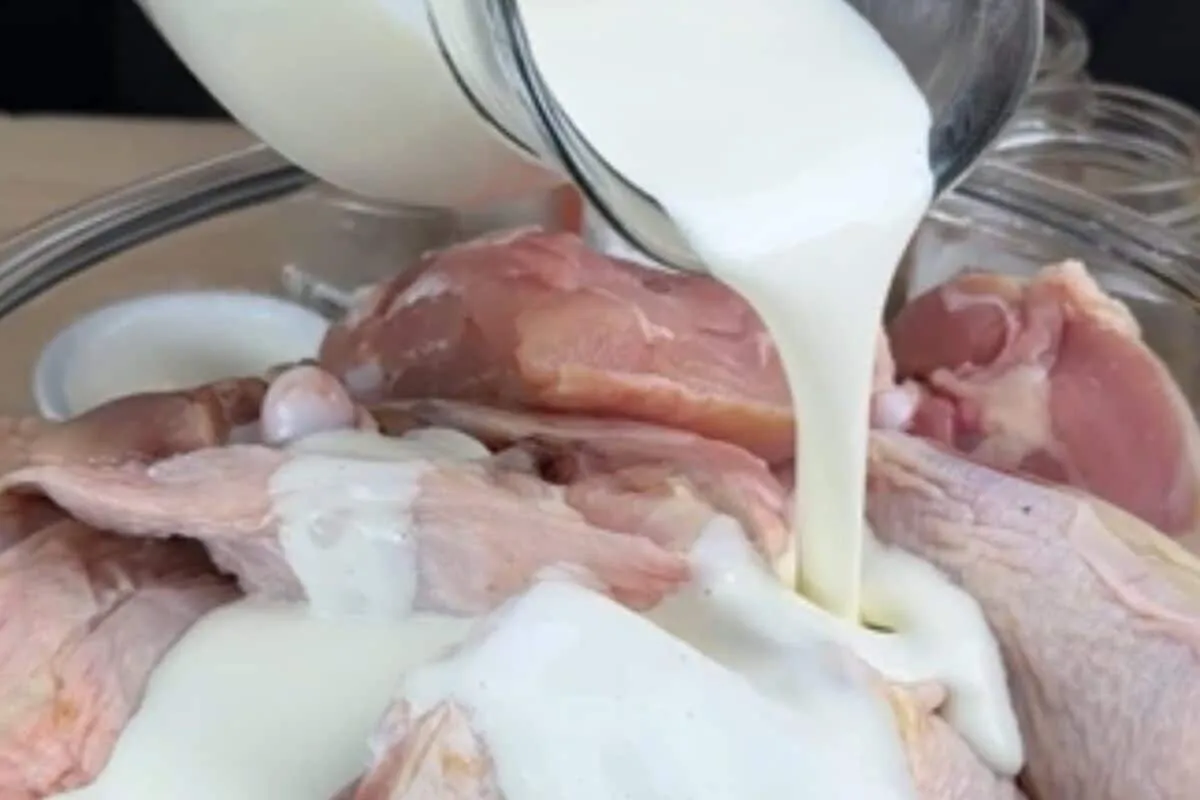 Receita de almoço de domingo: frango assado com creme de leite fica maravilhoso