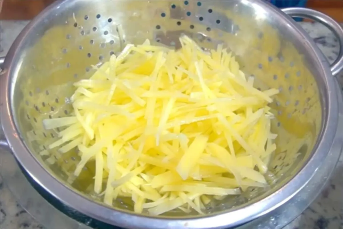 Receita de batata frita diferente para você inovar no almoço de domingo