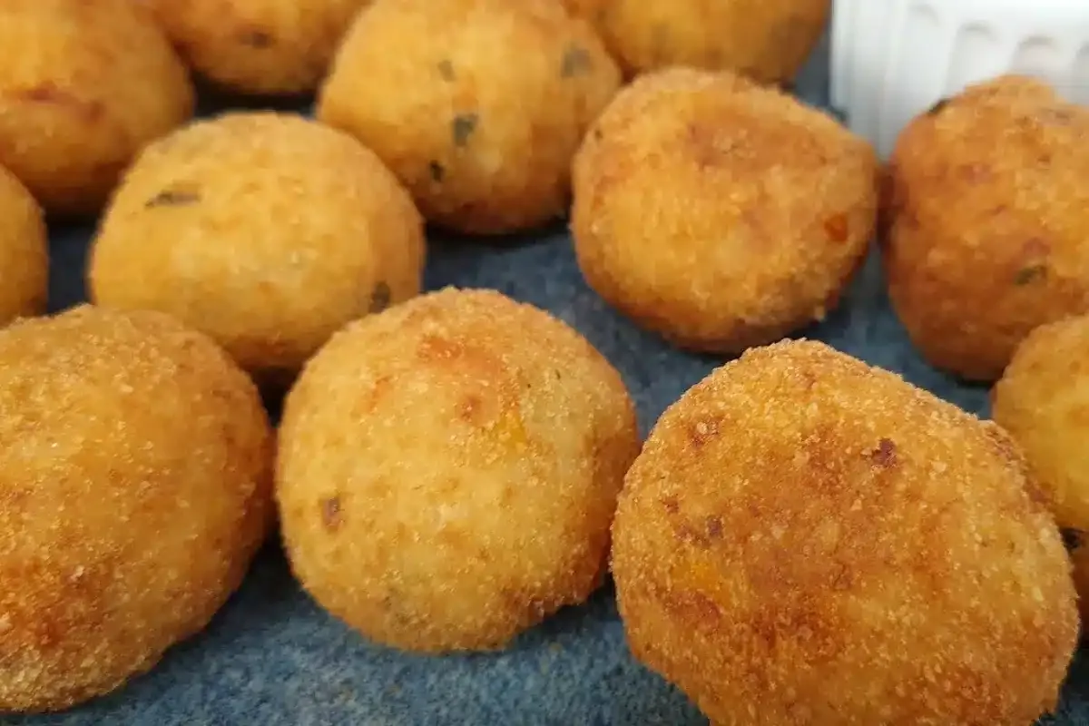 Receita de bolinho de tilápia sequinho por fora e molhadinho por dentro
