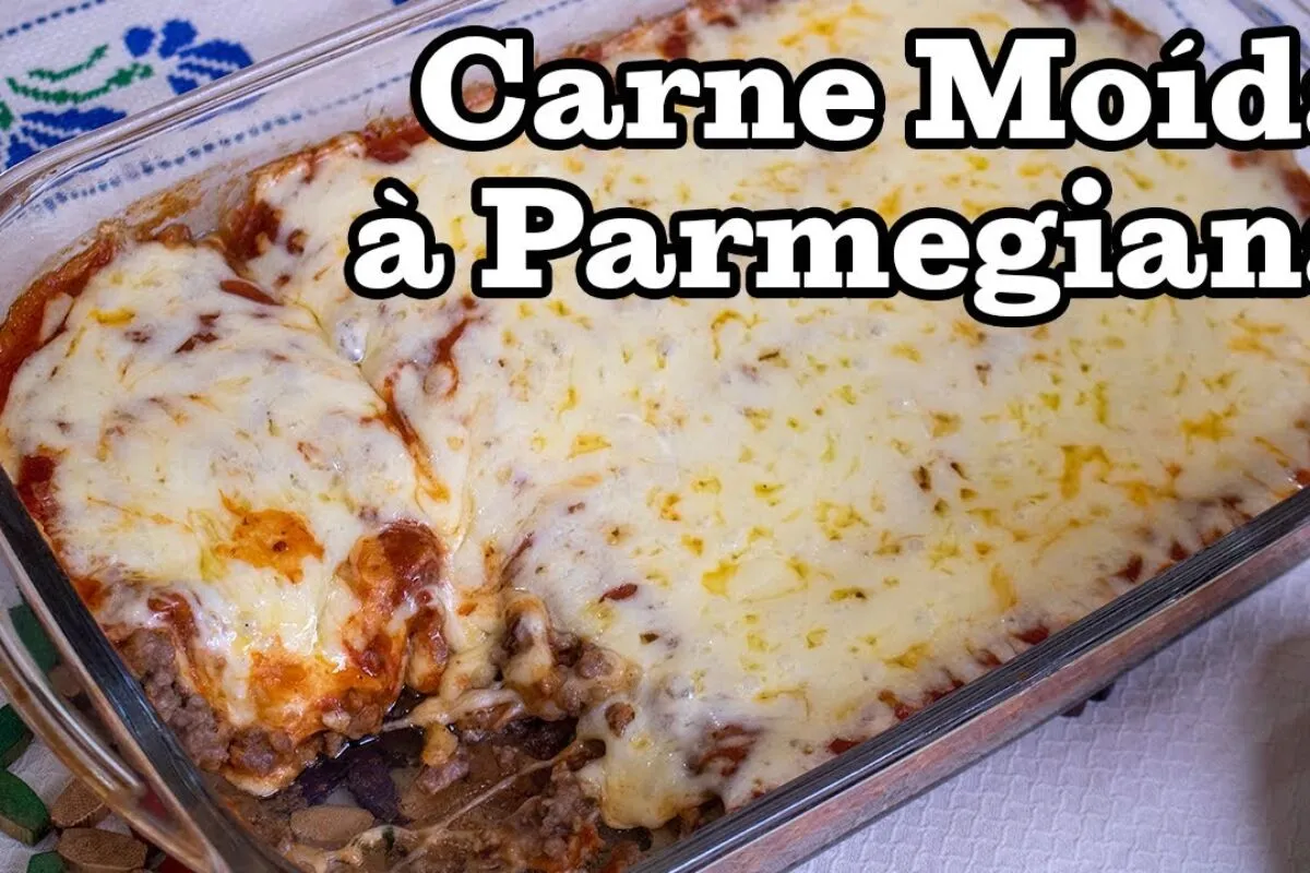 Receita de carne à parmegiana feita com carne moída na travessa para um almoço prático e delicioso