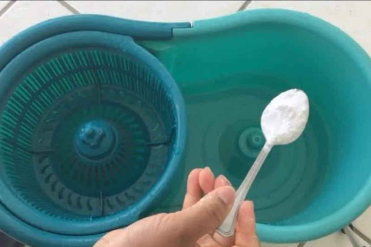 Receita de como limpar piso velho e encardido sem muito esforço e de um jeito super fácil