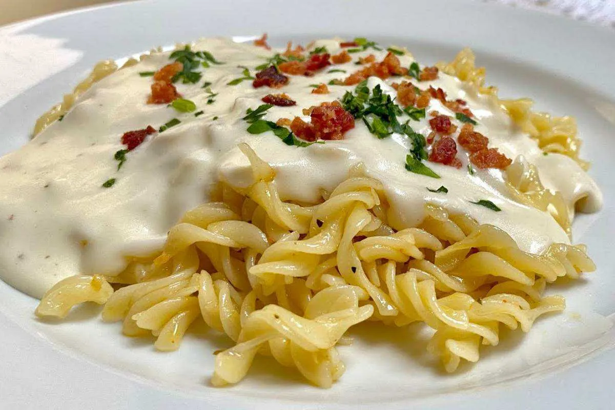 Receita de cozinheira famosa macarrão ao molho bechamel perfeito e delicioso