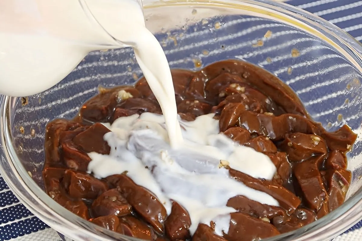 Receita de fígado acebolado com todos os segredinhos para ele ficar bem macio e saboroso