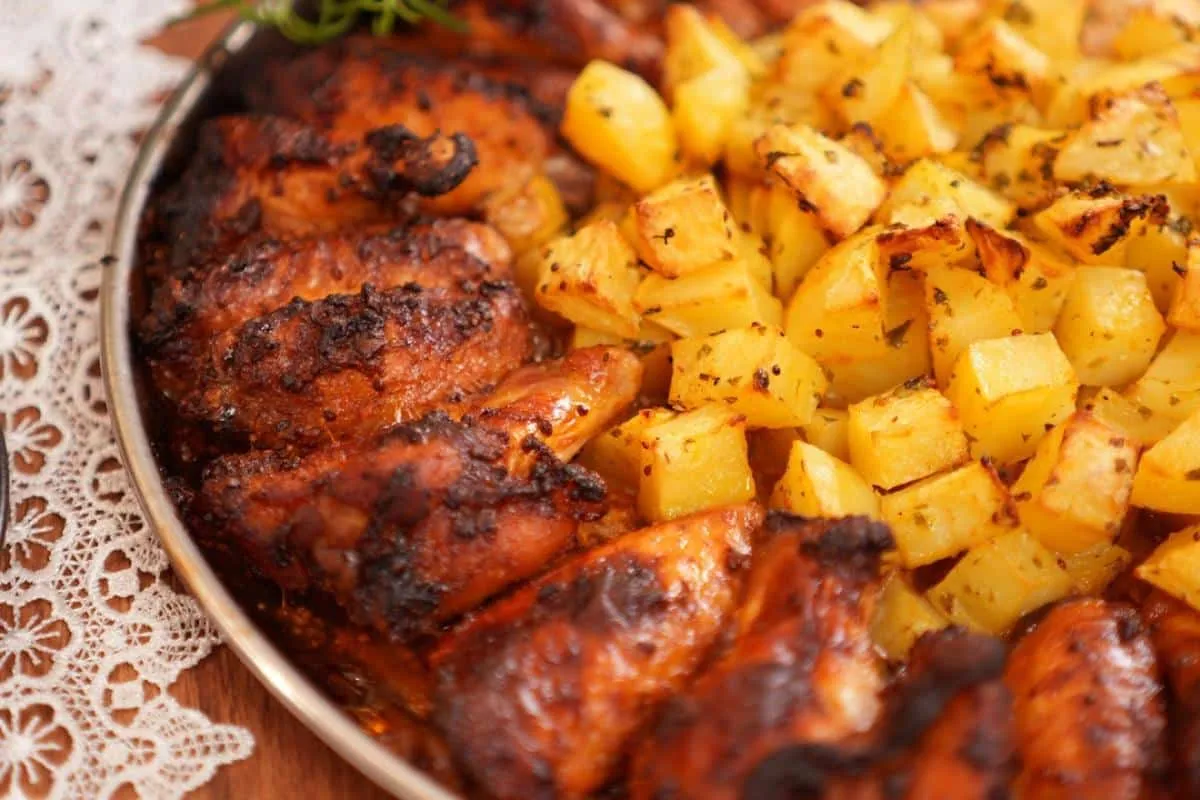 Receita de frango assado com batata diferente de todas que você já comeu