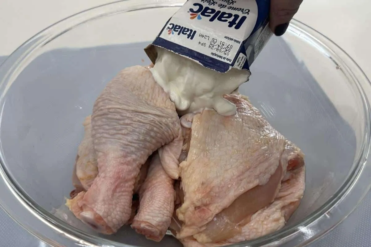 Receita de frango assado que virou meu jeito preferido de fazer frango no almoço
