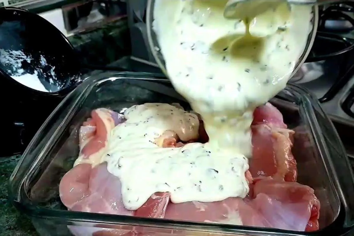 Receita de frango com creme de cebola que faço no almoço toda semana aqui em casa