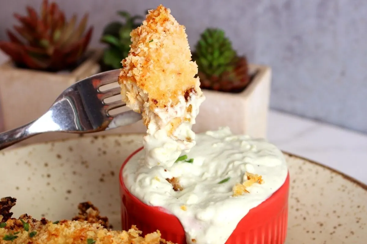Receita de frango empanado com molho de queijo que vai conquistar você