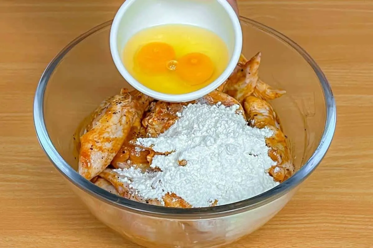 Receita de frango frito que fica sequinho e crocante igual de restaurante