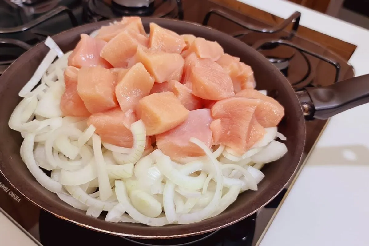 Receita de frango que faço no almoço em dias que estou com menos tempo