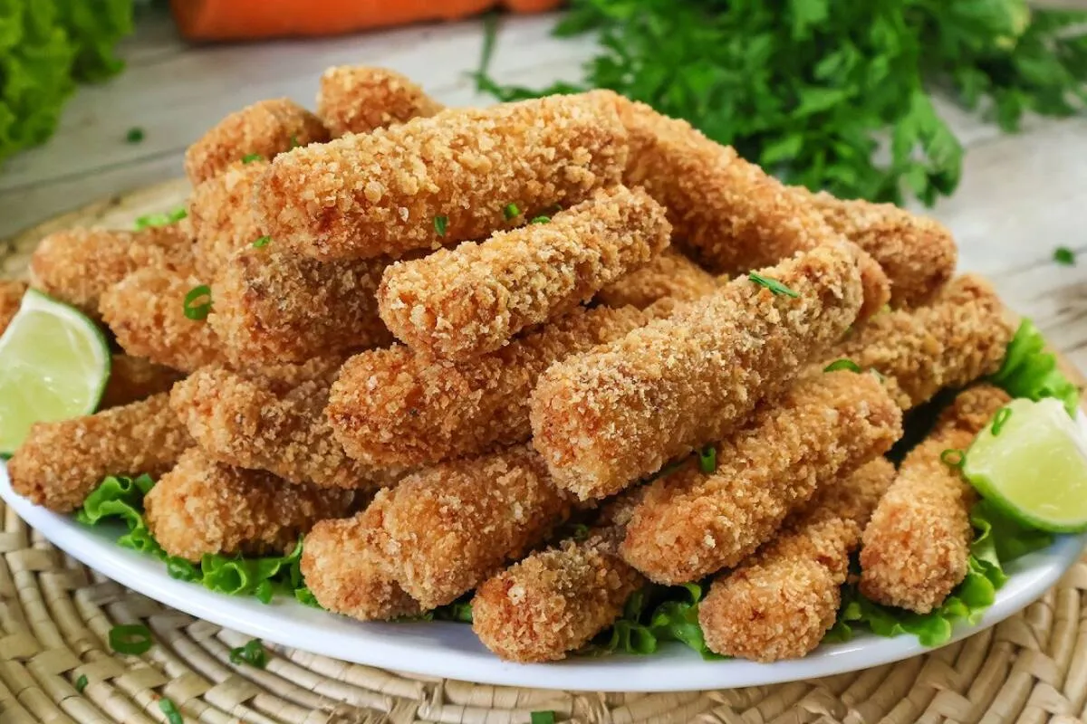 Receita de iscas de peixe com molho: parece porção de restaurante de pesque-pague