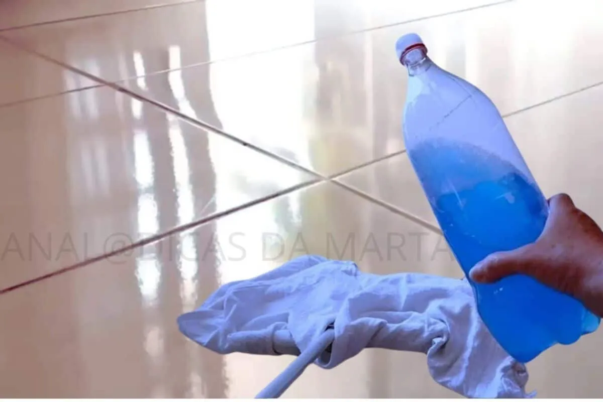 Receita de limpa pisos caseiro potente e econômico para deixar sua casa brilhando sem esforço