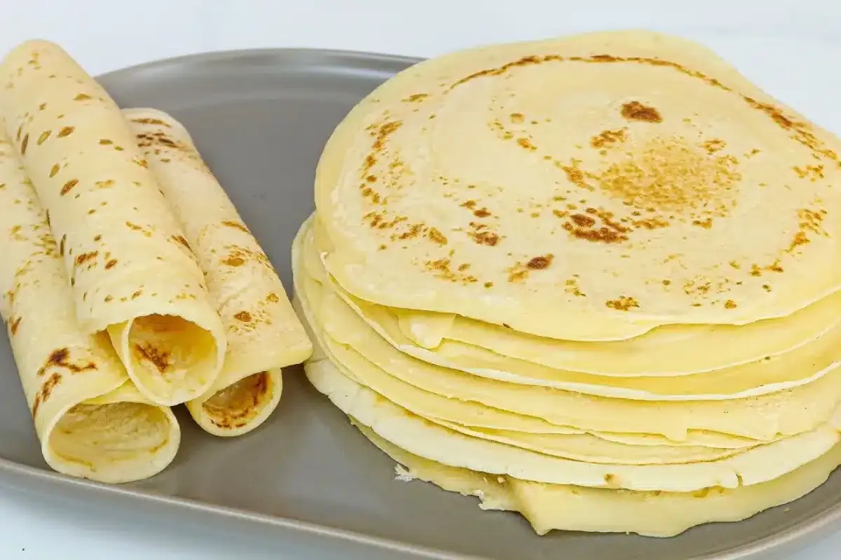 Receita de massa de panqueca sem leite leve e muito saborosa para servir no almoço ou jantar