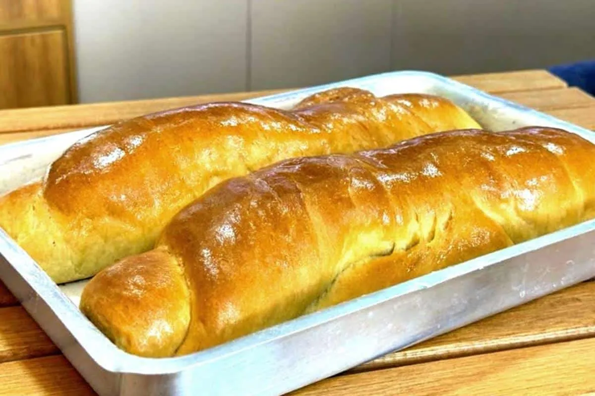 Receita de pão caseiro fofinho e econômico para servir no café da manhã
