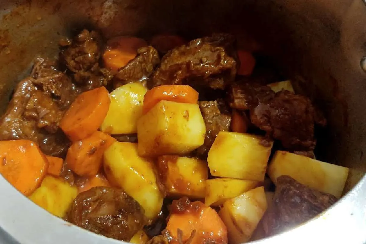 Receita de vó: carne de panela muito bem temperada e saborosa
