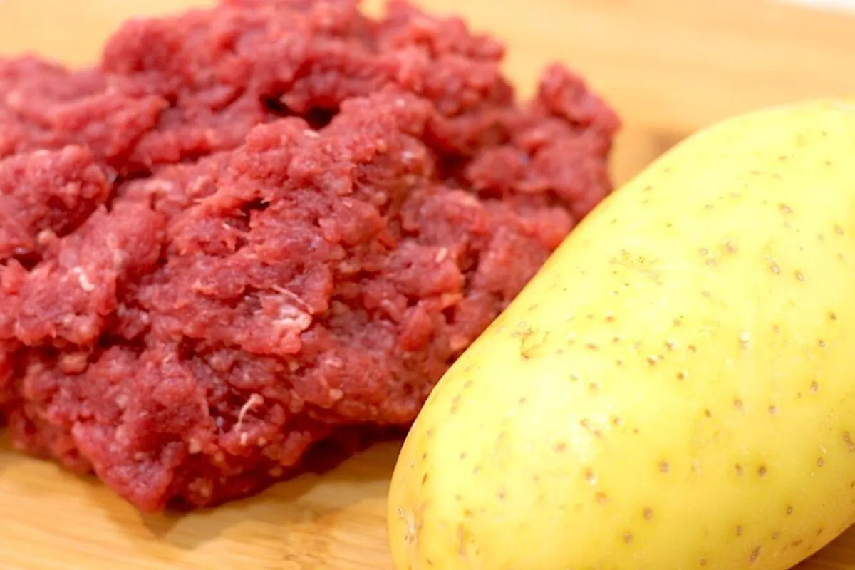 Receita fácil de fazer de batata com carne moída que é uma delícia para seu almoço de domingo