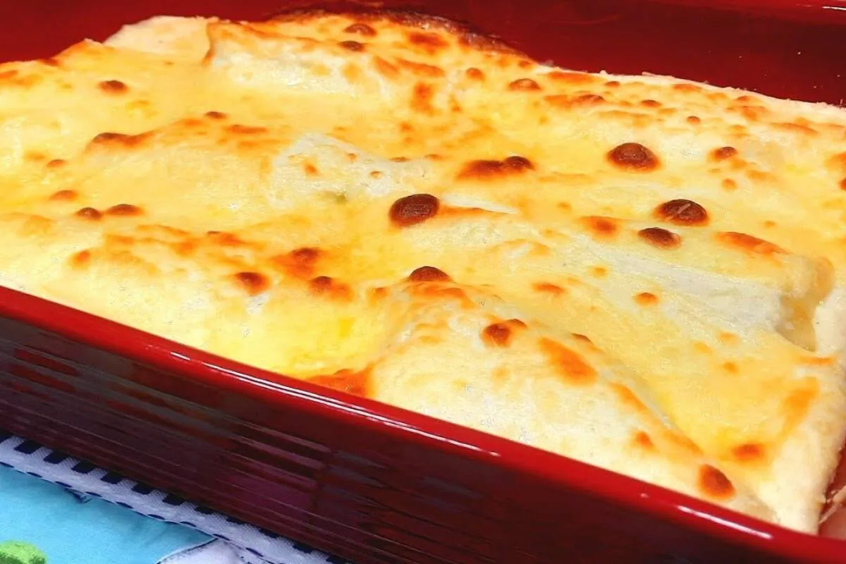 Receita fácil e deliciosa de canelone de frango com massa de lasanha