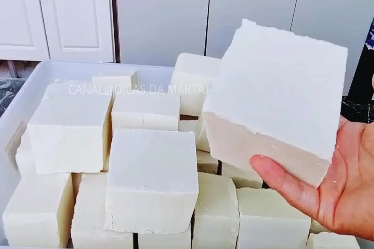 Receita prática de sabão caseiro de bicarbonato: rende muitas barras e fica ótimo