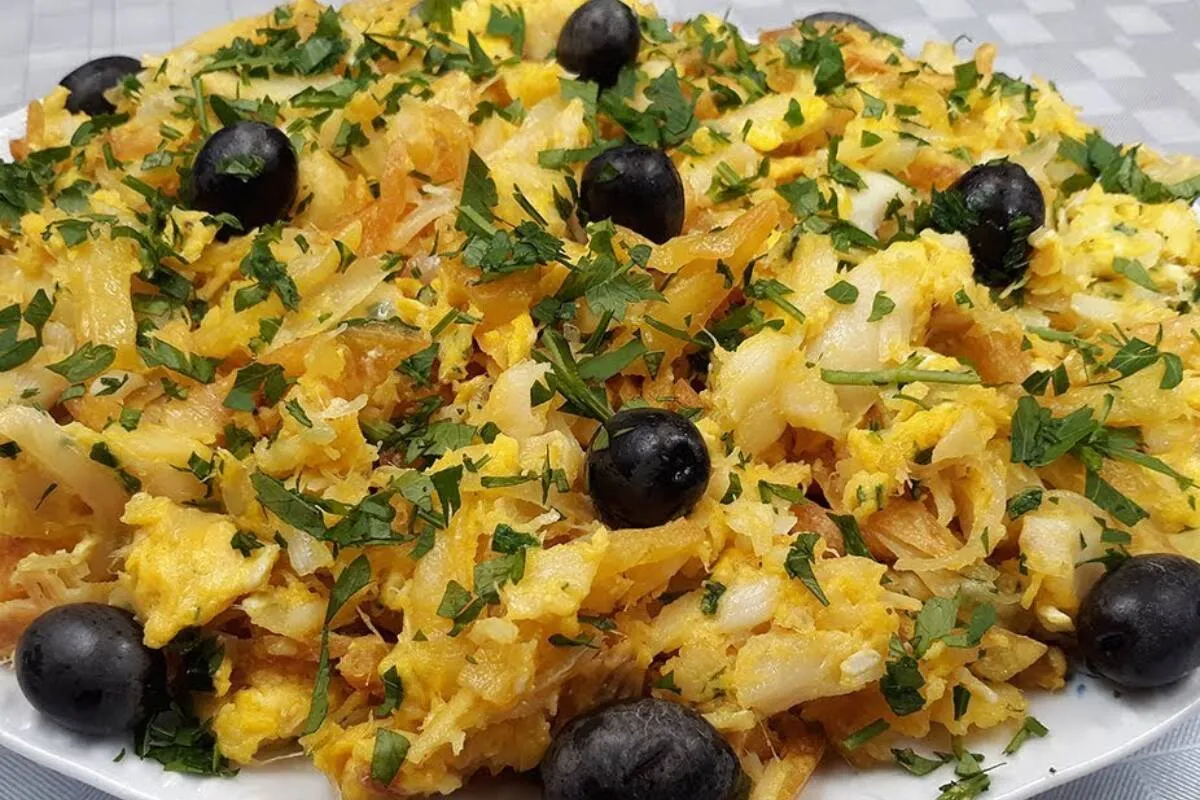 Receita tradicional para sexta-feira santa: bacalhau à Brás delicioso e cheio de sabor