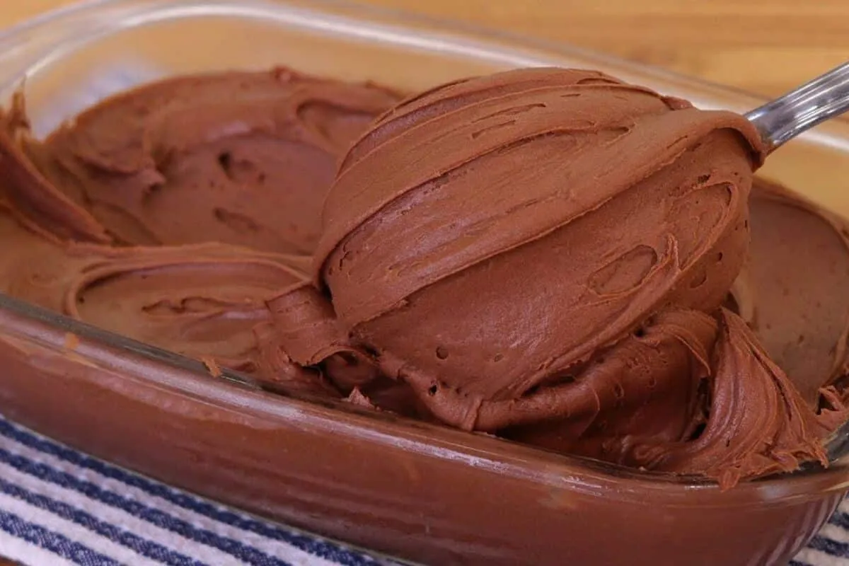 Recheio de chocolate para bolo que não vai ao fogo: fácil, cremoso e perfeito para suas receitas de Natal