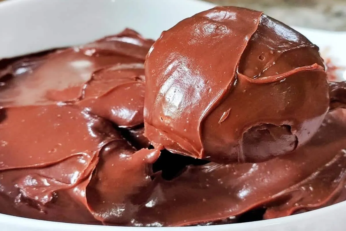 Recheio de chocolate perfeito que aprendi com minha tia confeiteira