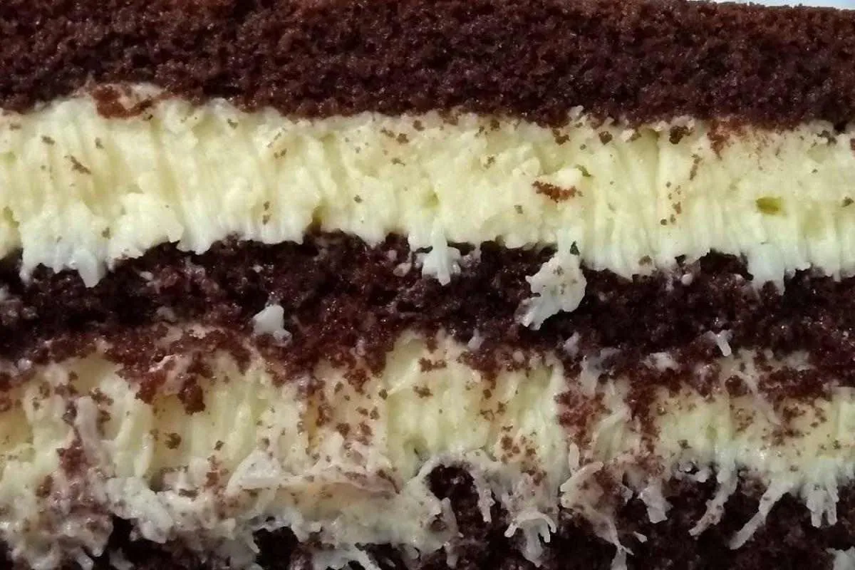 Recheio de coco para bolo prestígio que fica com uma consistência incrível que desmancha na boca