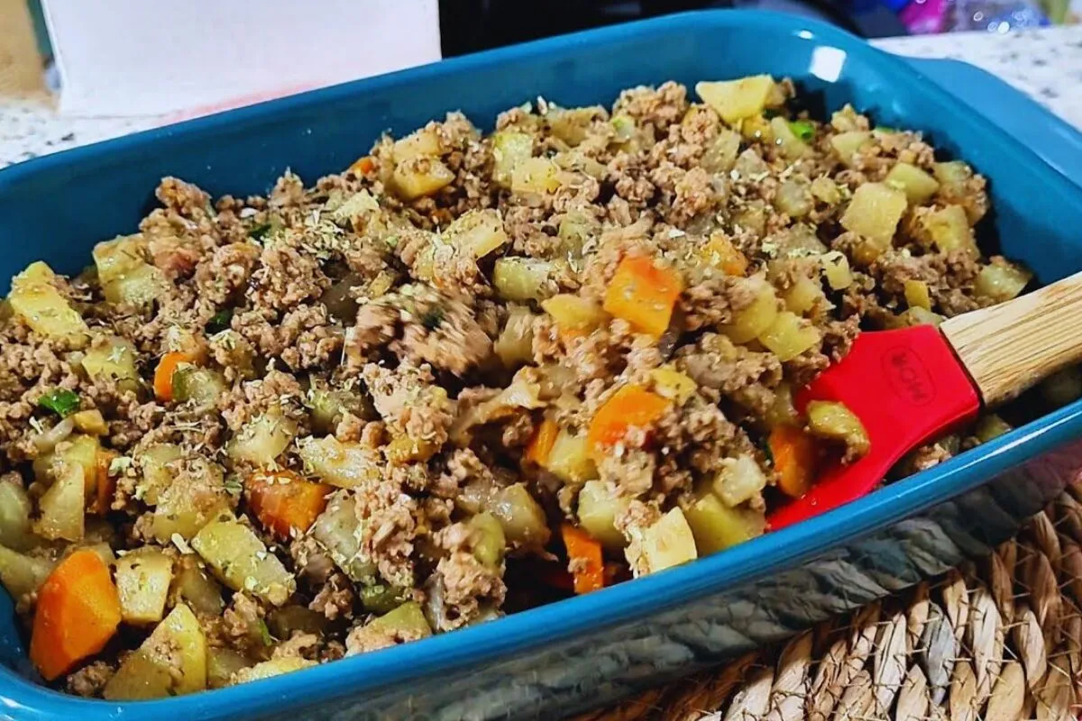 Refogado de carne moída com chuchu, simples e delicioso, para você variar o cardápio do dia a dia