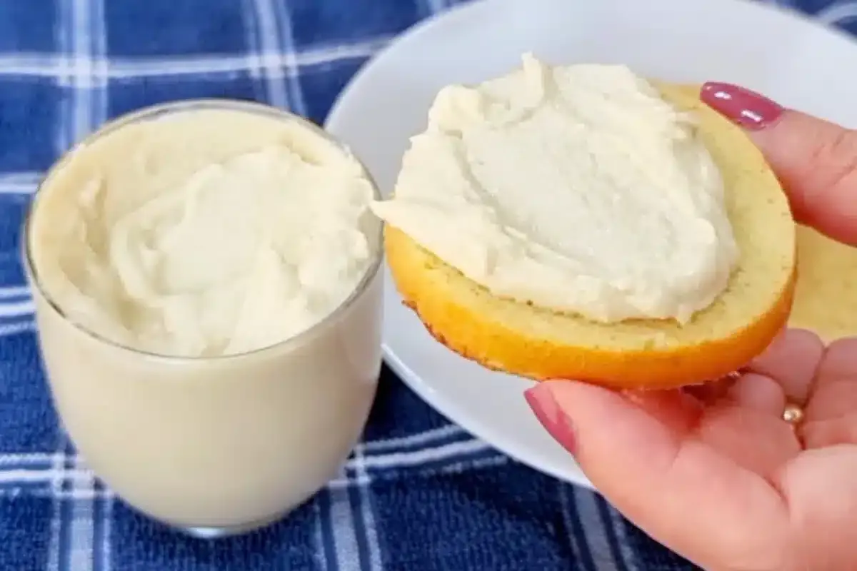 Requeijão vegano: delicioso, rápido, cremoso e saudável para passar no seu pão de cada dia.