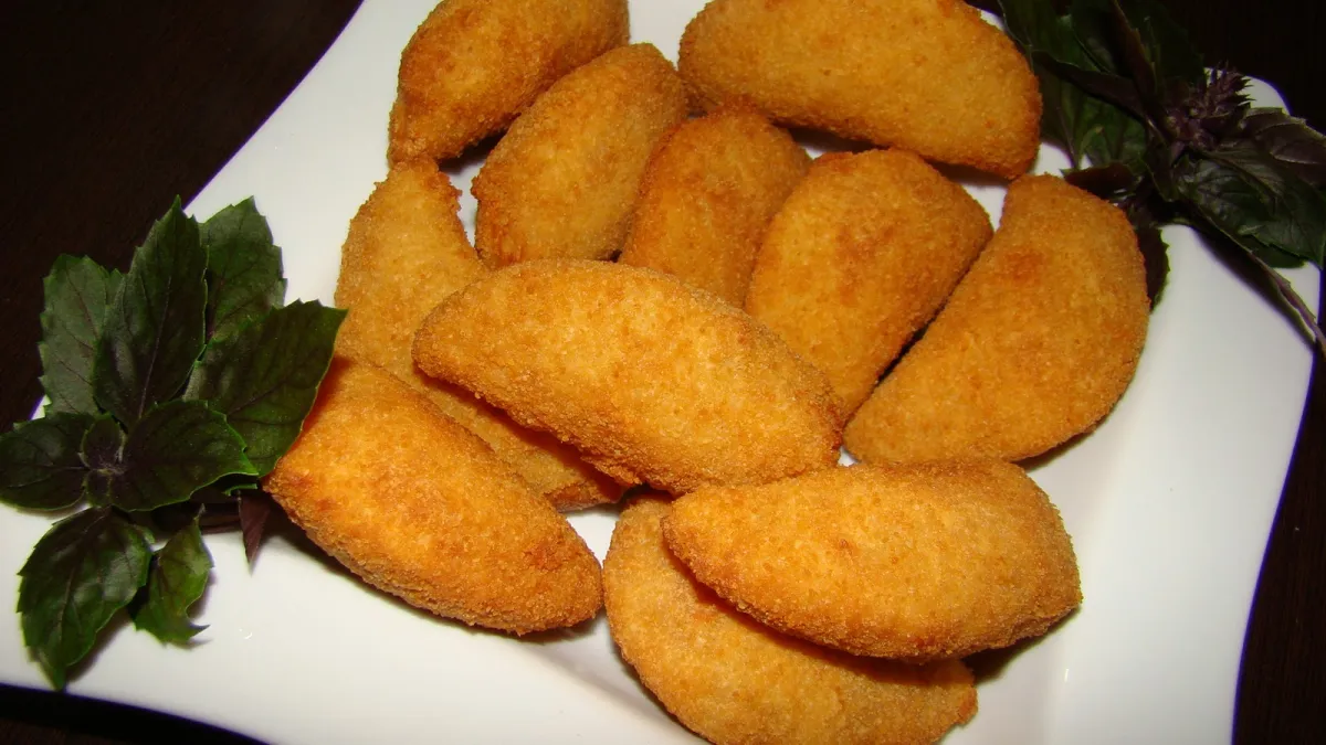 Risole delicioso e fácil de fazer com ingredientes que você sempre tem em casa