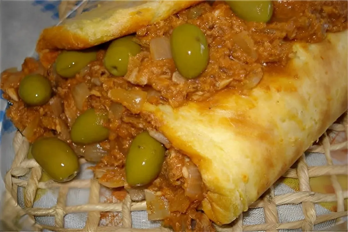 Rocambole de batata com sardinha ao molho e azeitonas um prato fácil e delicioso