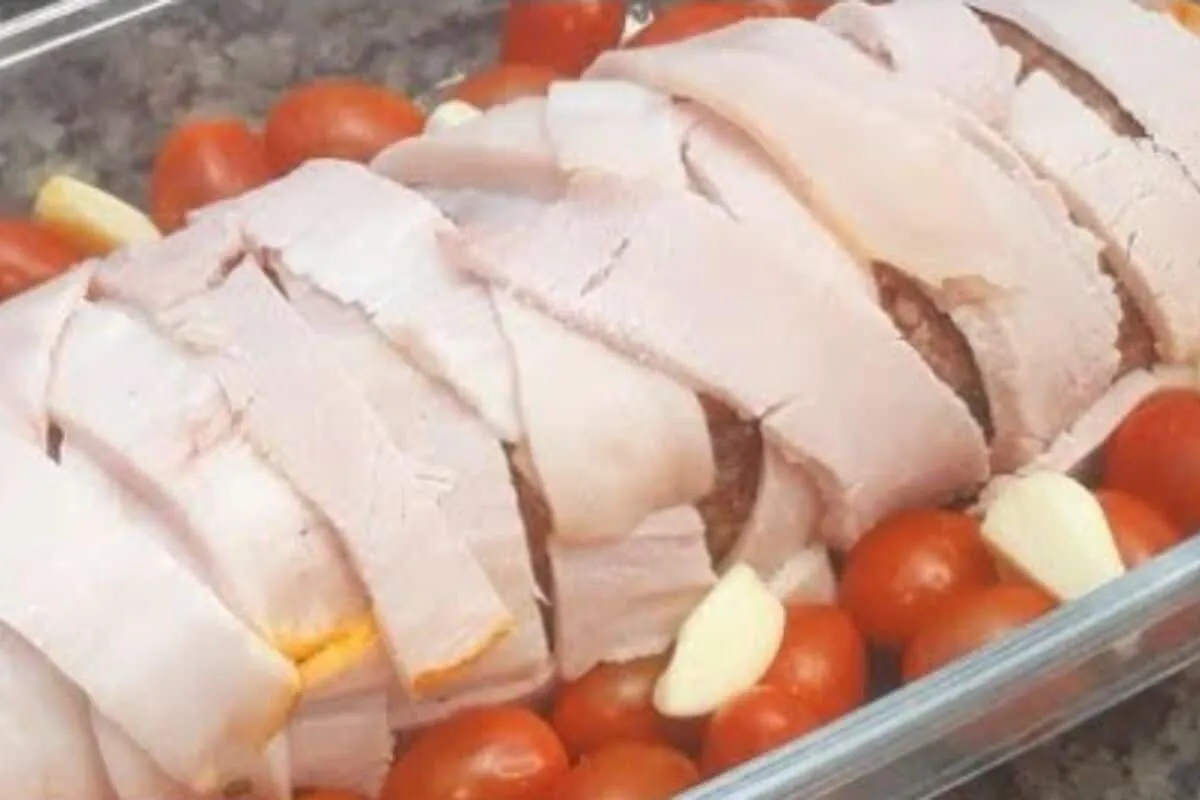 Rocambole de carne moída, aprenda a fazer essa carne recheada ideal para o almoço de domingo