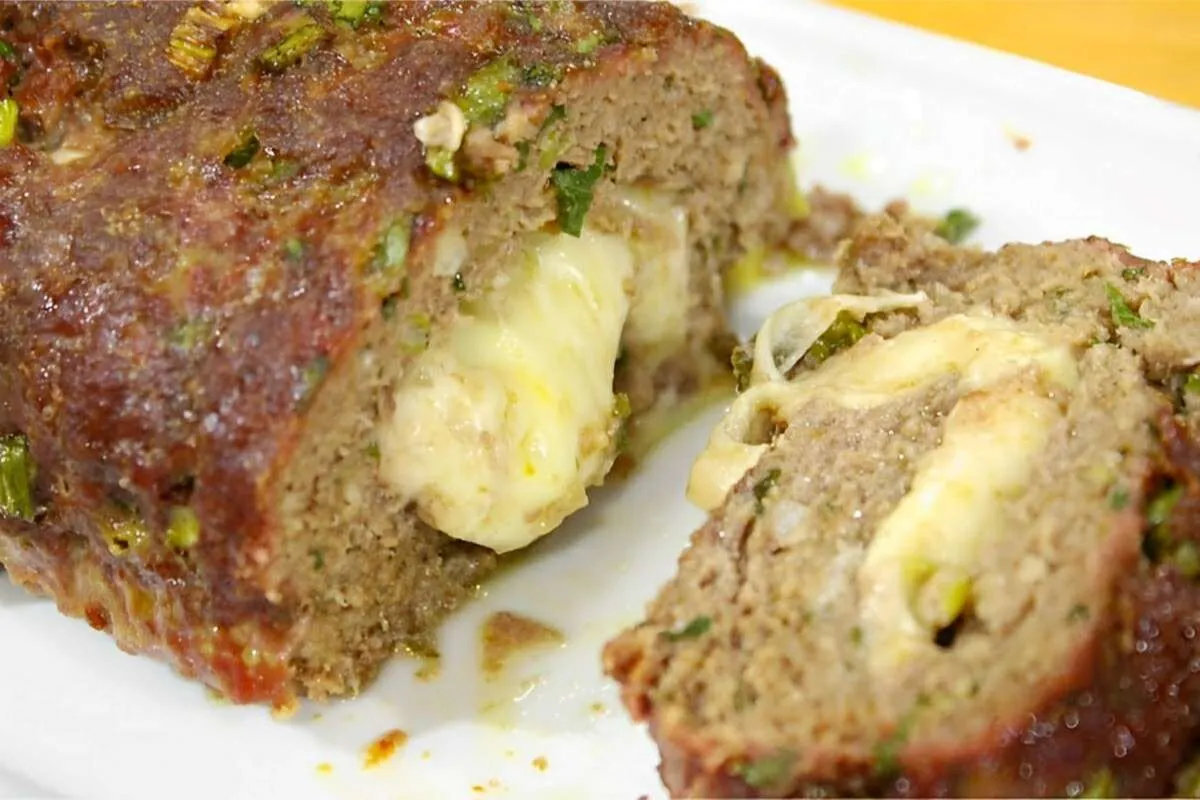 Rocambole de carne recheado: prático e perfeito para qualquer almoço