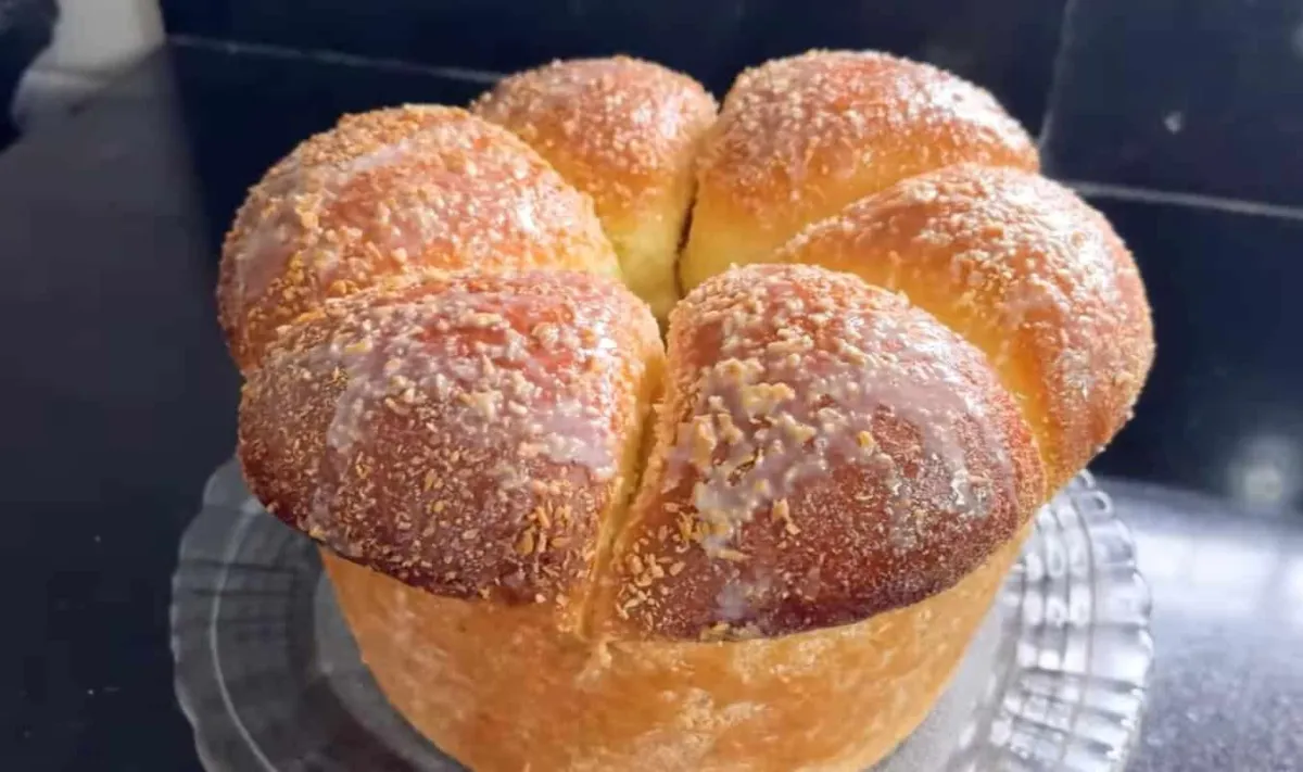 Rosca com doce de leite: a receita do pão doce recheado que fica fofinho e delicioso