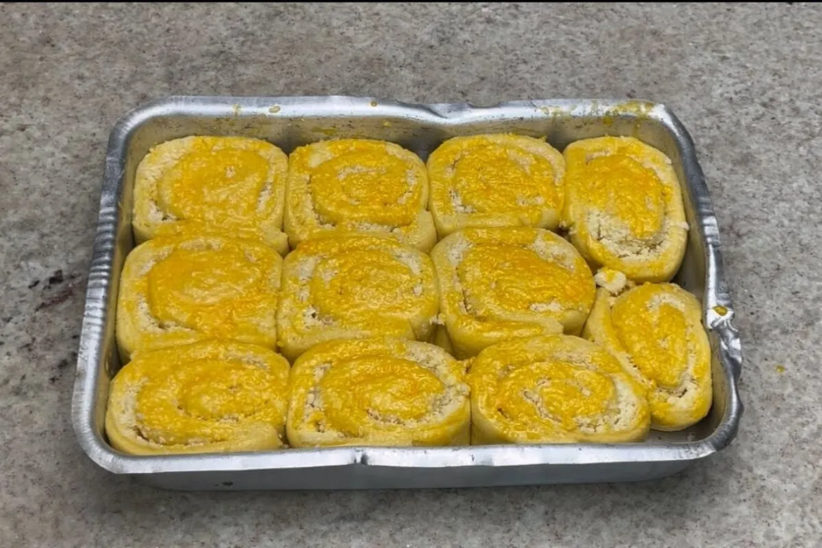 Rosca de fubá caseira, muito fofinha e cheirosa, que todo mundo vai te pedir a receita