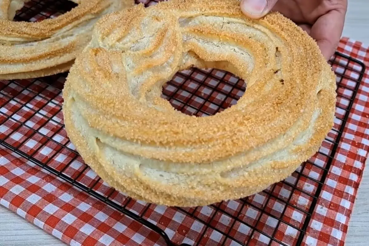 Rosca doce de padaria fofinha e deliciosa para acompanhar seu café da manhã