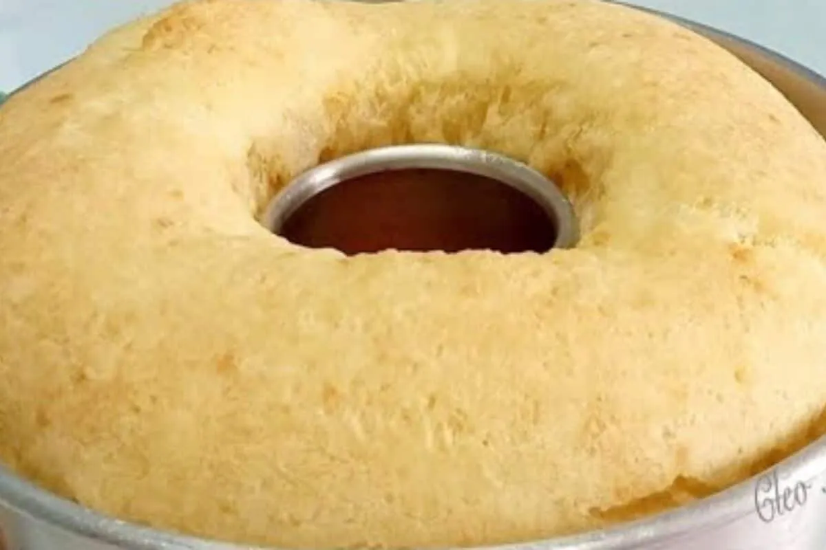 Rosca grande de polvilho assada: perfeita para o café com sabor de roça