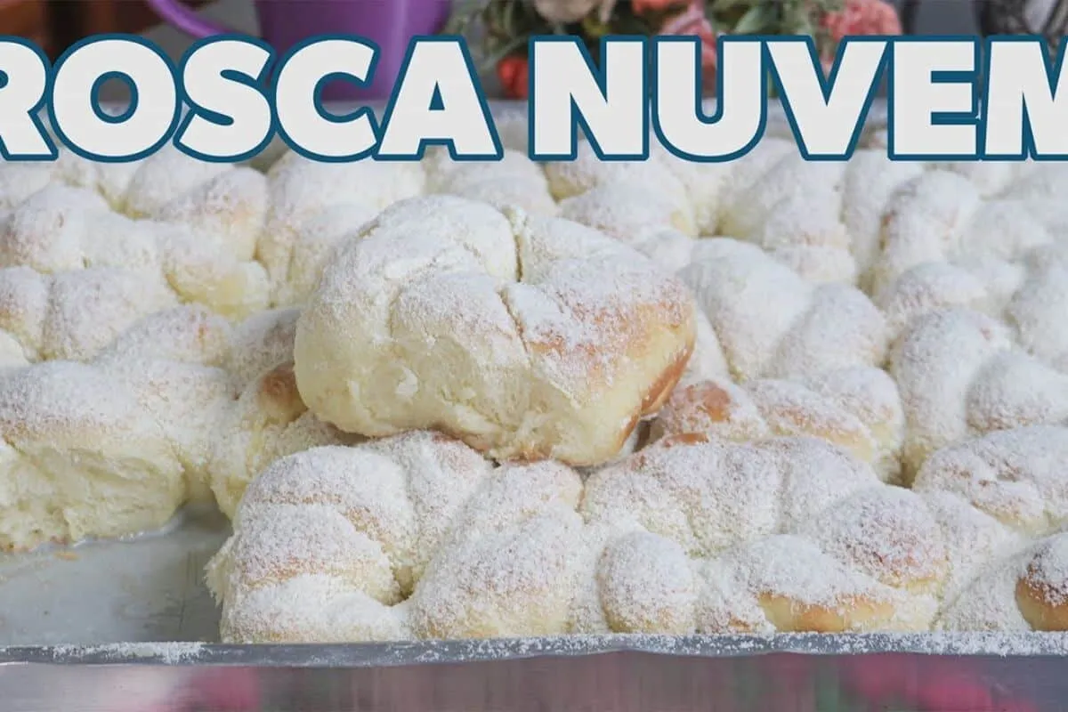 Rosca nuvem de leite ninho fofinha e úmida que derrete na boca para o seu café da manhã