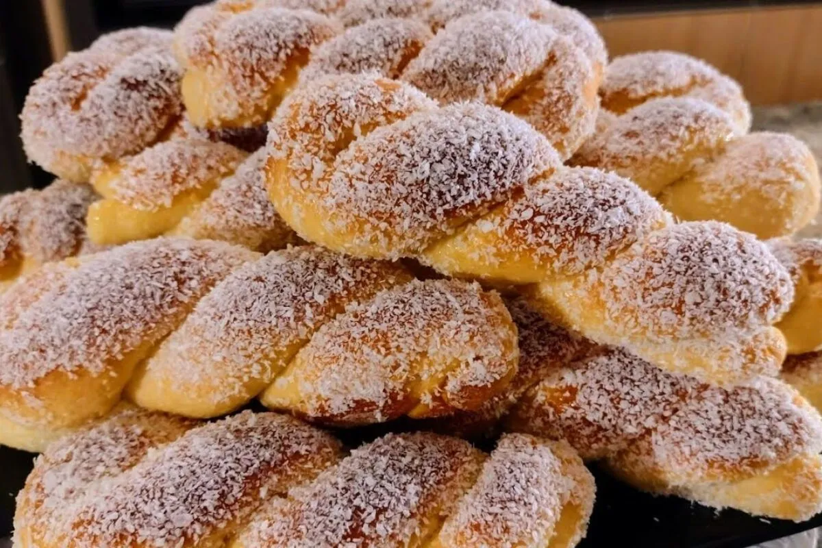 Rosquinha de coco da vovó: tão macia que parece um pedaço de algodão