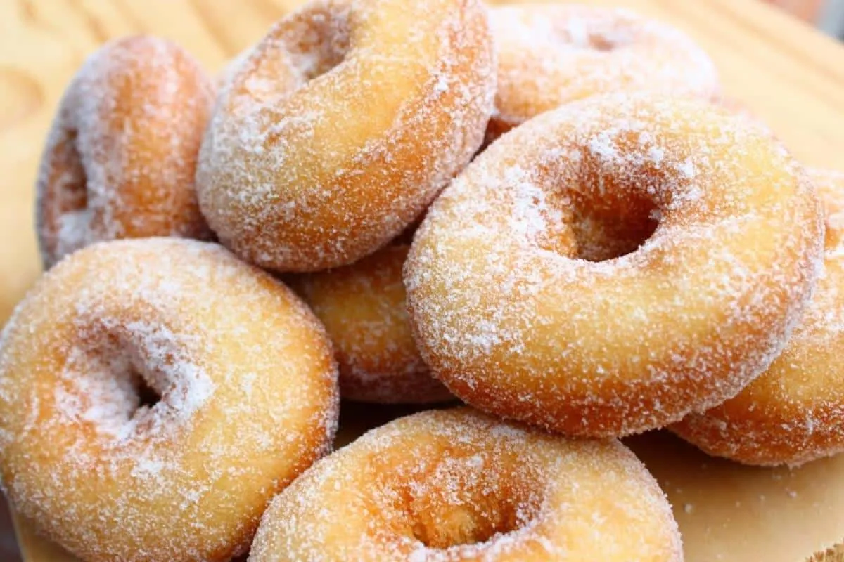 Rosquinha de padaria açucarada que você vai adorar fazer para o café