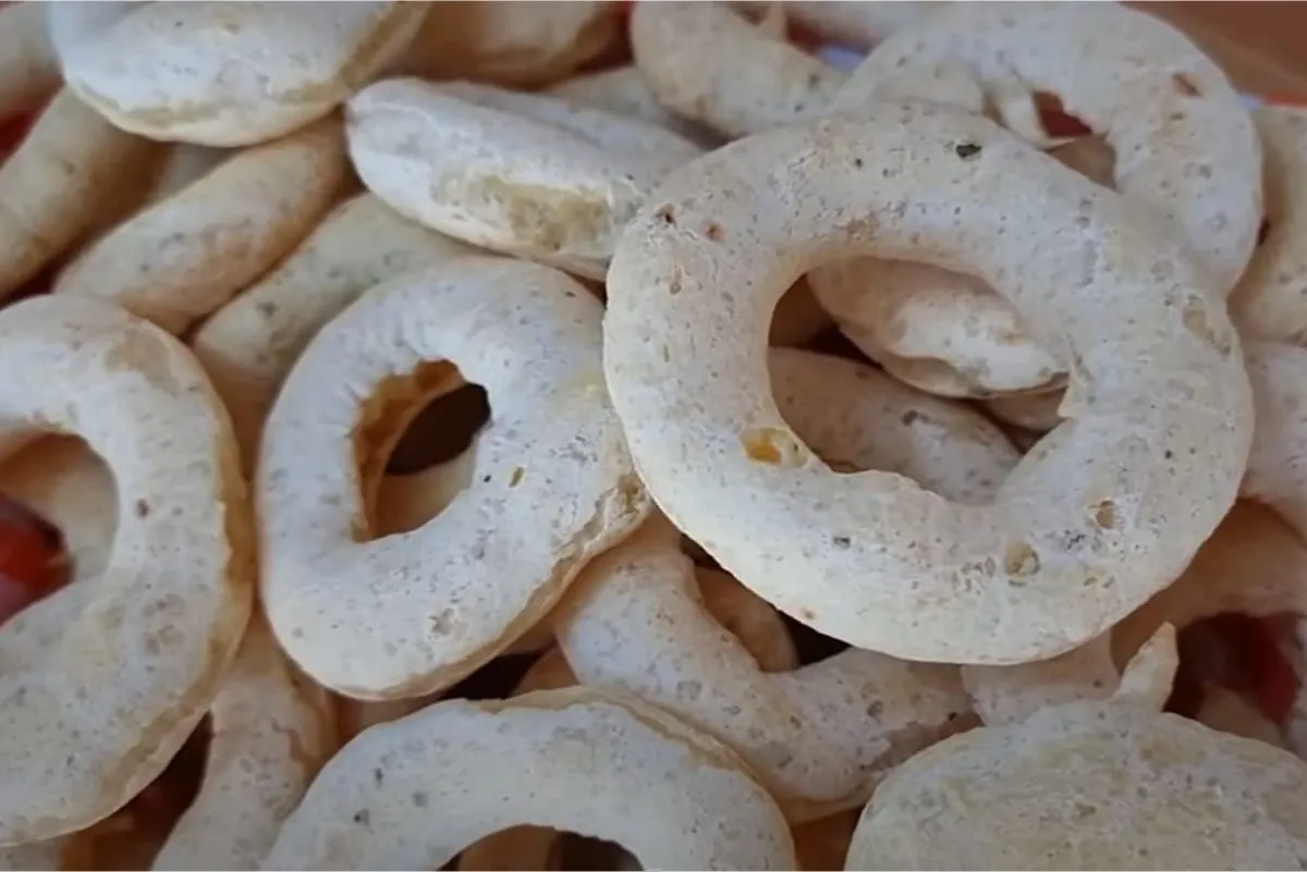 Rosquinha de polvilho temperada crocante: aperitivo perfeito para o café da manhã