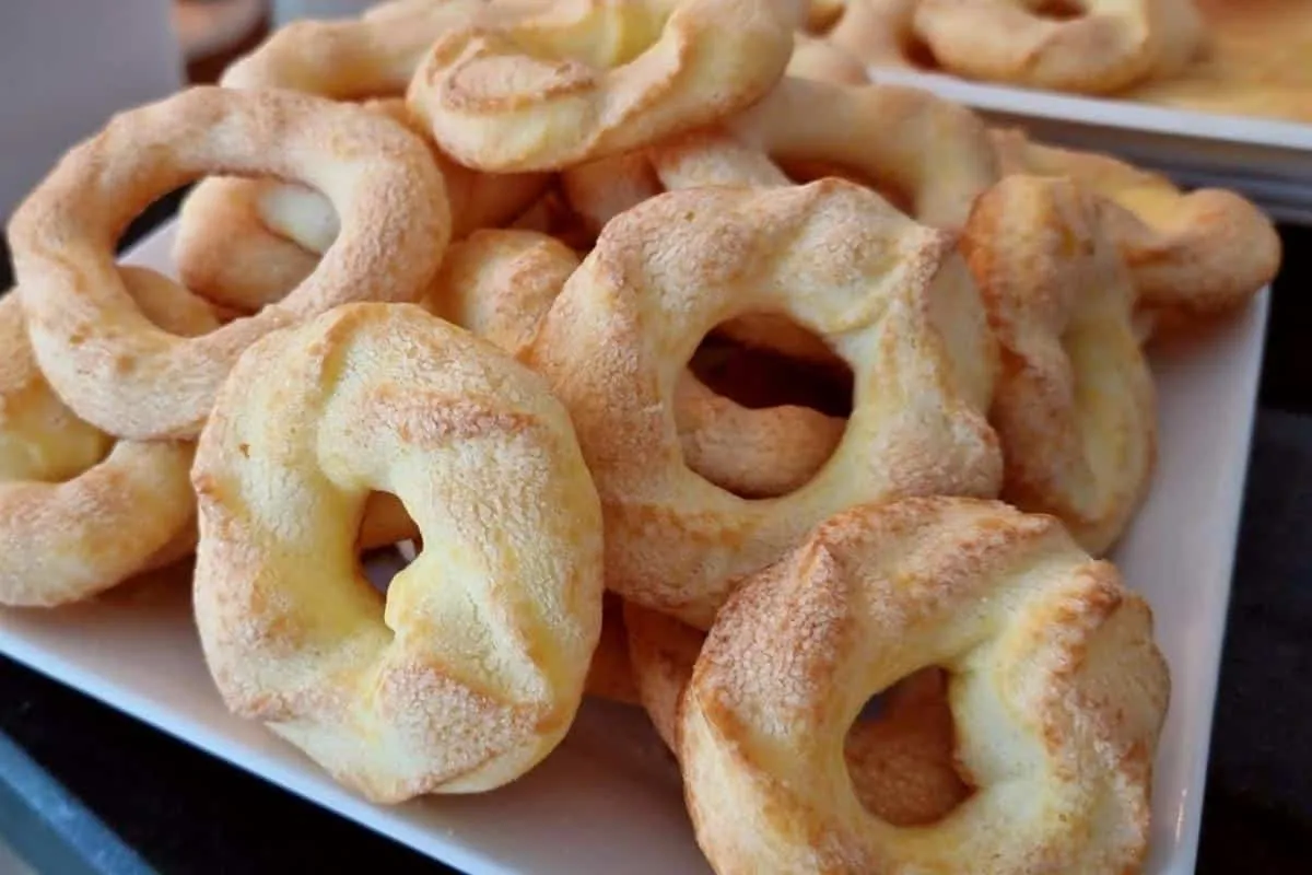 Rosquinha doce de polvilho da vovó muito fácil de fazer para o café da tarde