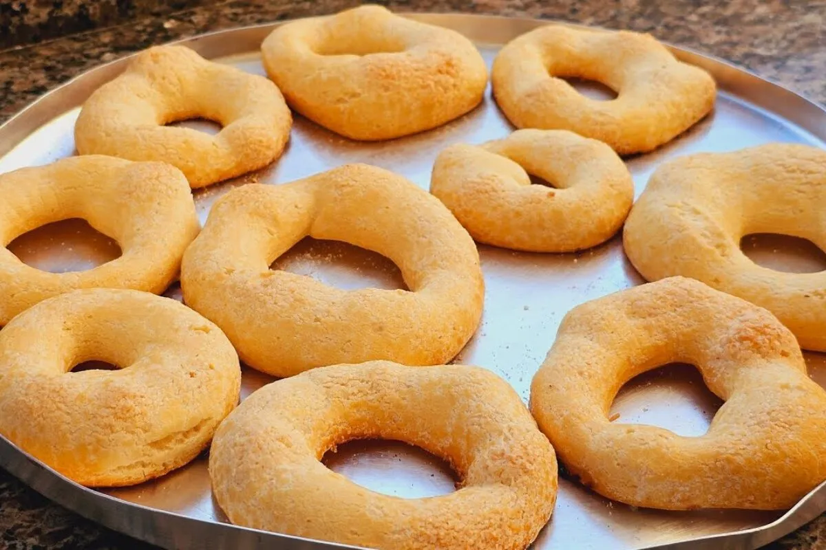 Rosquinhas de polvilho para o café simples e rápida para hoje ainda