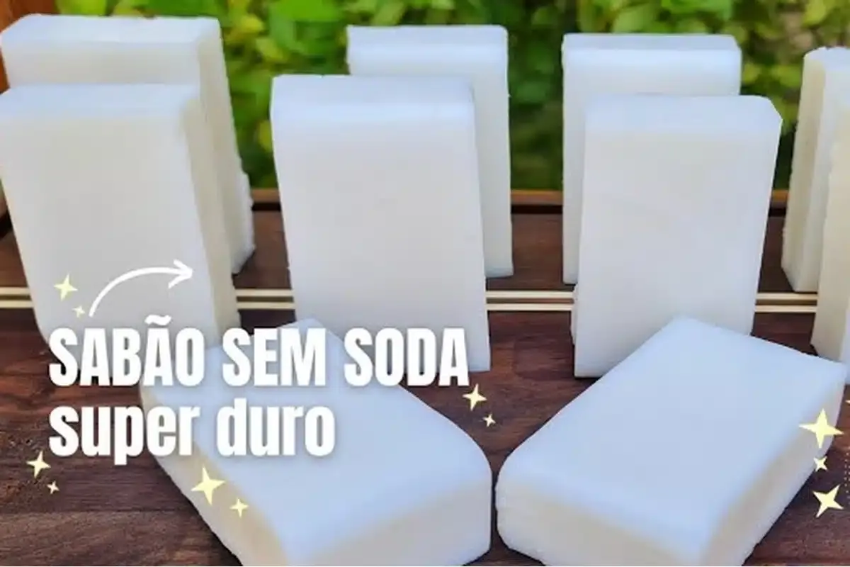 Sabão caseiro sem soda que não desmancha fácil na água e espuma bastante
