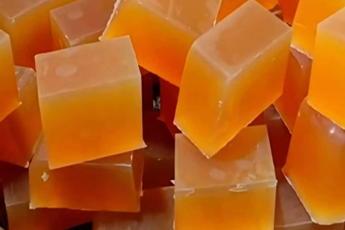 Sabão de álcool com óleo usado sem sebo pronto em minutos e que limpa de verdade