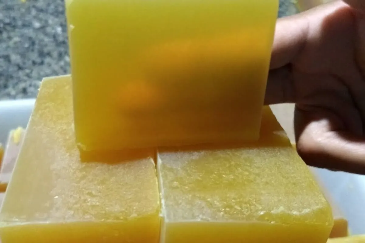 Sabão de álcool glicerinado com óleo usado que fica perfeito e rende bastante
