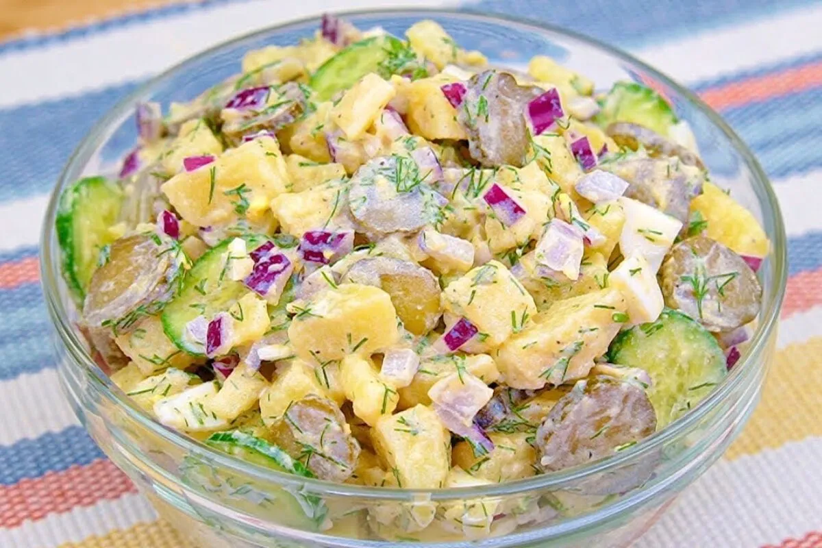 Salada alemã mais saborosa e irresistível: uma receita simples e gostosa que você nunca vai se cansar de comer