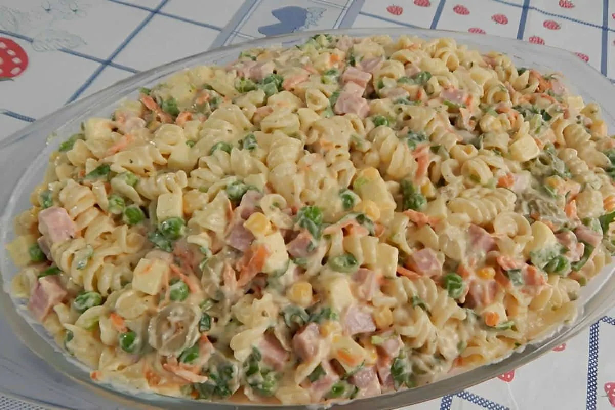 Salada de macarrão uma macarronese deliciosa para suas festas de fim de ano