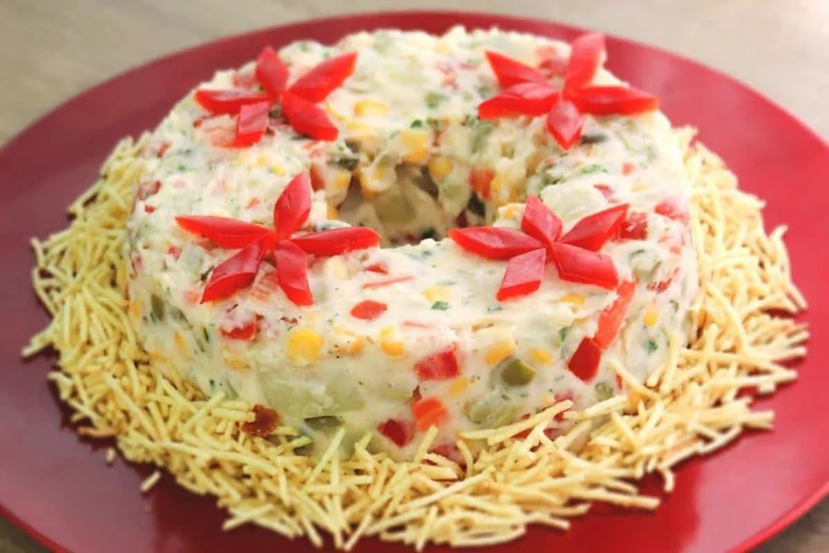 Salada de maionese linda e saborosa para enfeitar sua mesa no almoço de natal
