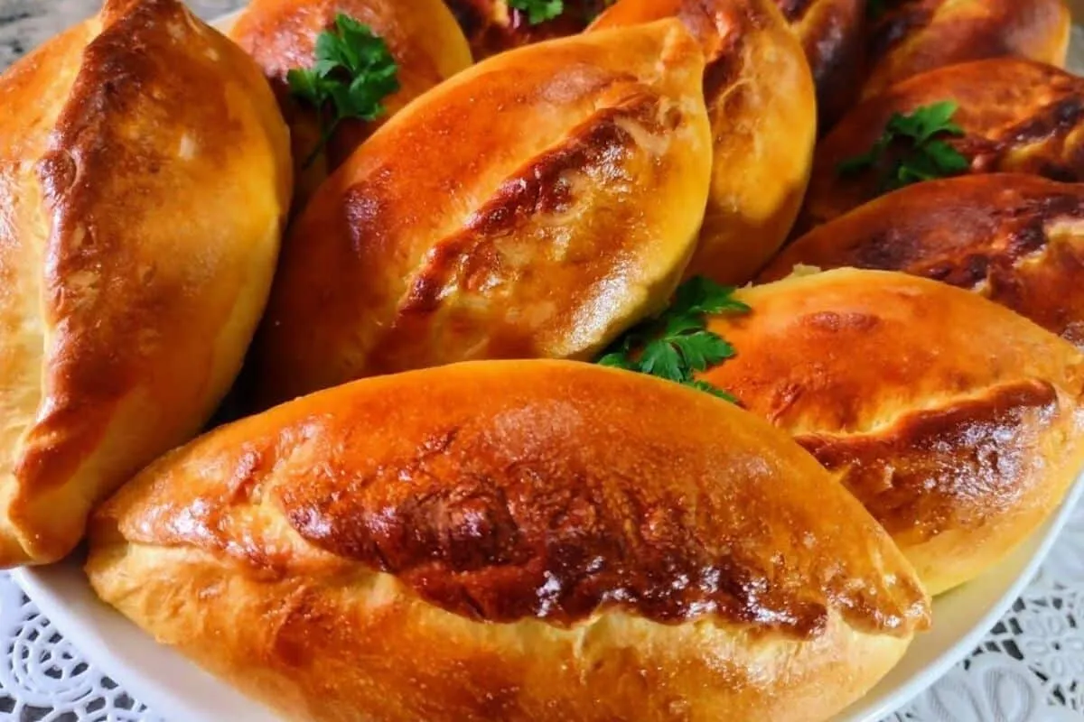 Saltenha: um salgado delicioso com massa fofinha e recheio cremoso para o seu lanche da tarde